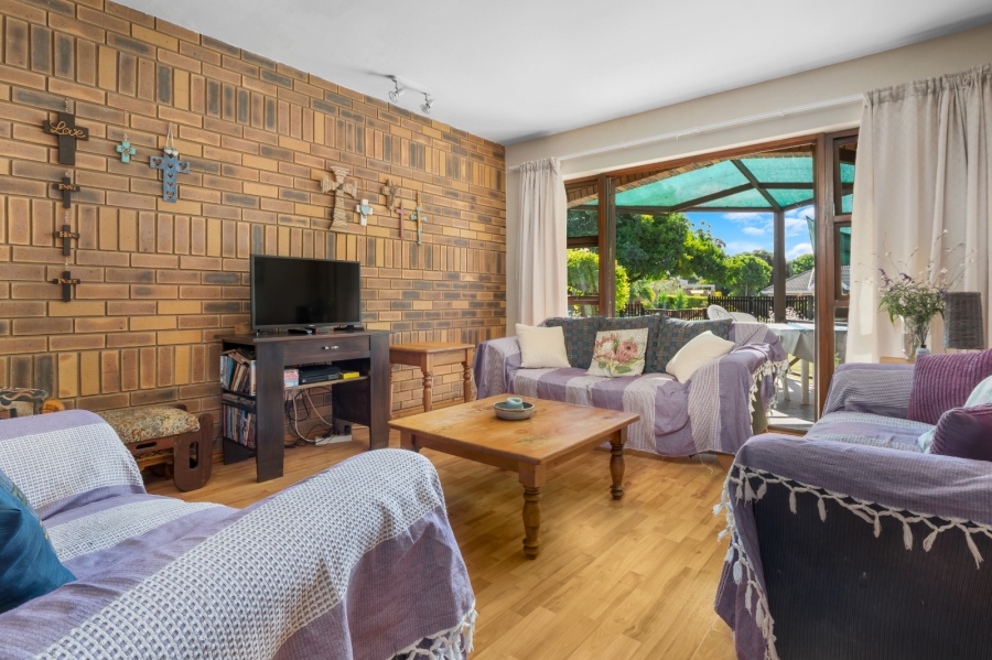 4 Bedroom Property for Sale in The Island Western Cape